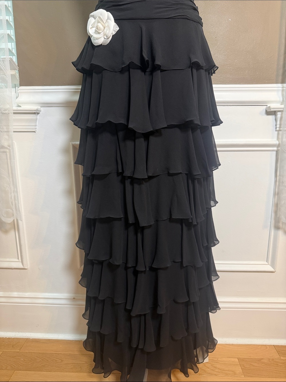 Y2K Kay Unger 100% Silk Strapless Ruffle Tiered Gown Black Rosette Size 4 - Picture 5 of 11